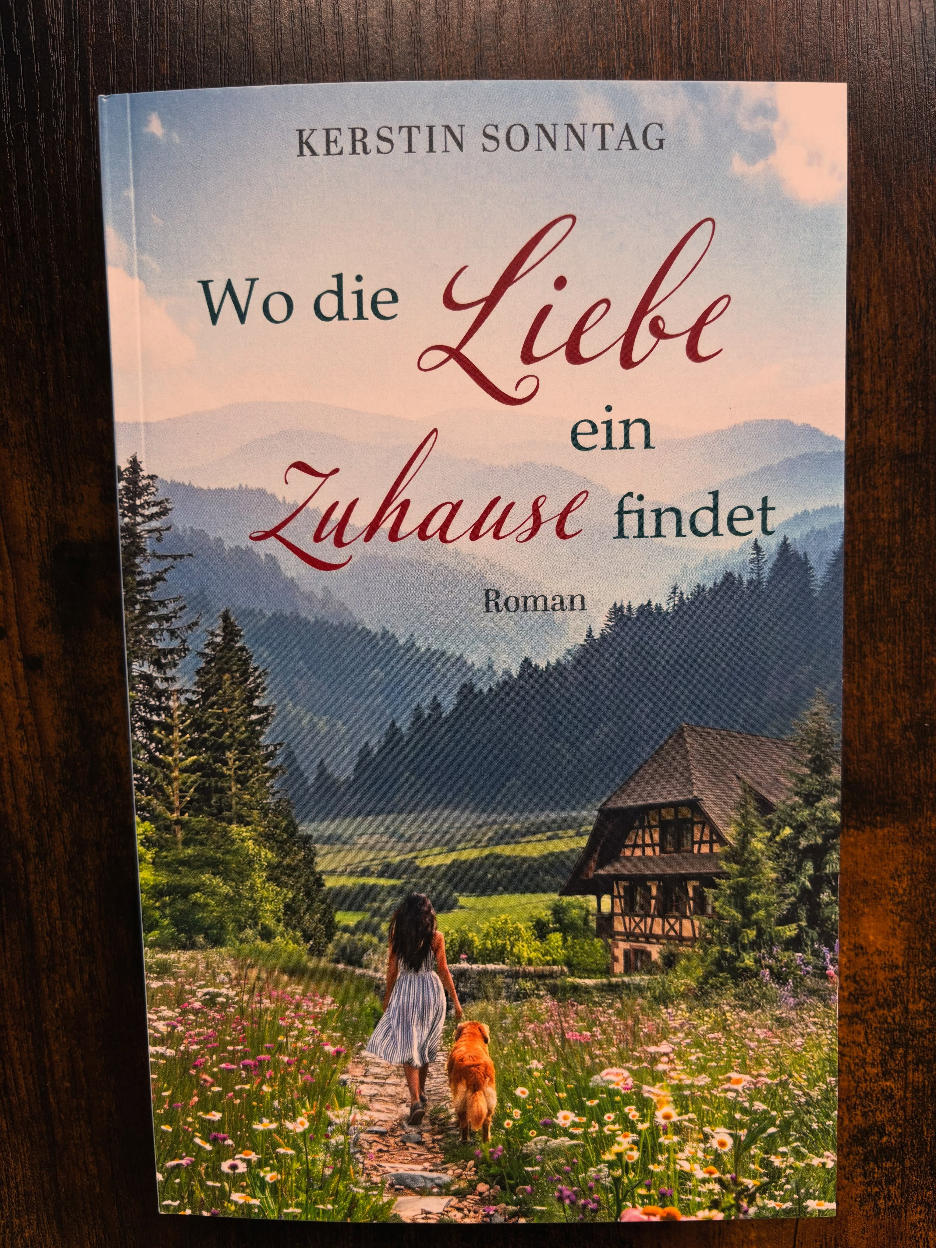 Lesetipp zum Dienstag: Wo die Liebe ein Zuhause findet von Kerstin Sonntag. Ein Buch über Mut, Selbstzweifel und den Glauben, das ein Neuanfang möglich ist. Die erschöpfte Karolina steht vor dem Aus ihrer Karriere und sucht eine Auszeit im Schwarzwald, dem Ort ihrer Kindheit. #kerstinsonntag #schwarzwald #literaturagenturlh #gerthmedien #auszeit