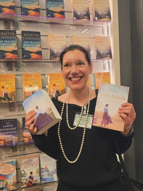 Tag drei der Buchmesse war voll gepackt mit tollen Gesprächen, großartigen Büchern und dem traditionellen Agenturessen mit all den wunderbaren Autorinnen und Autoren. Agent A ist sehr zufrieden 🥰📚🍀 #fbm26 #literaturagenturlh #buchmenschen #bücherliebe